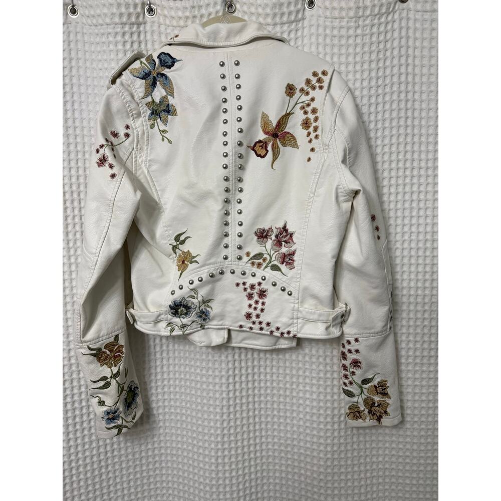 Blank NYC White Embroidered Floral Vegan Leather Moto Jacket Sz Med - Picture 8 of 10